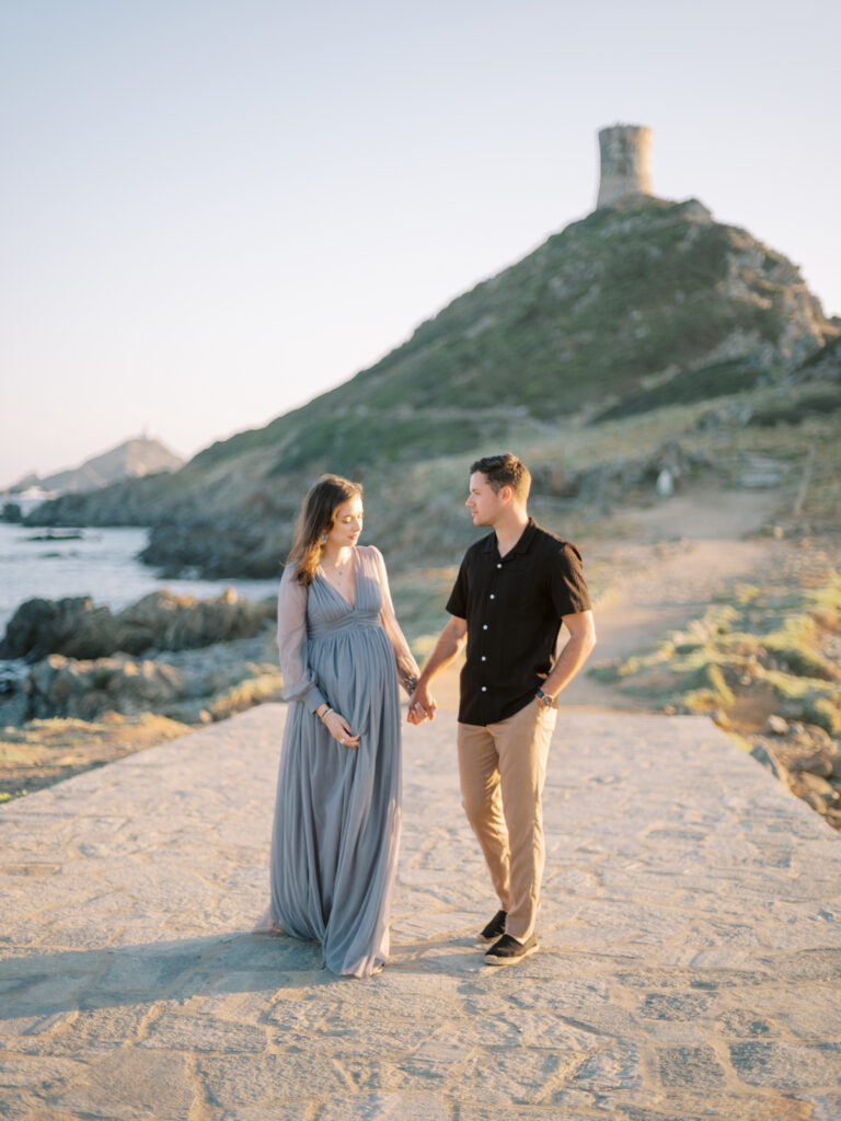 shooting grossesse corse plage sanguinaires