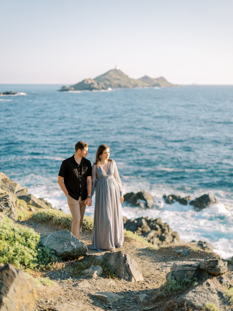 shooting grossesse corse plage sanguinaires