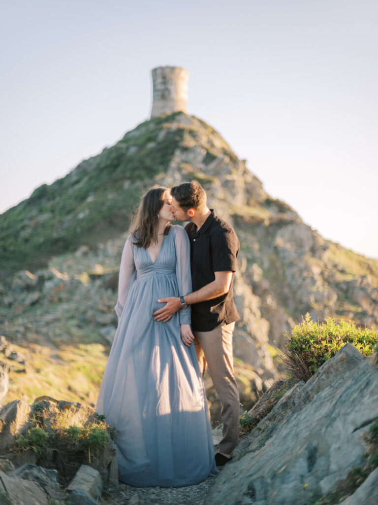 shooting grossesse corse plage sanguinaires